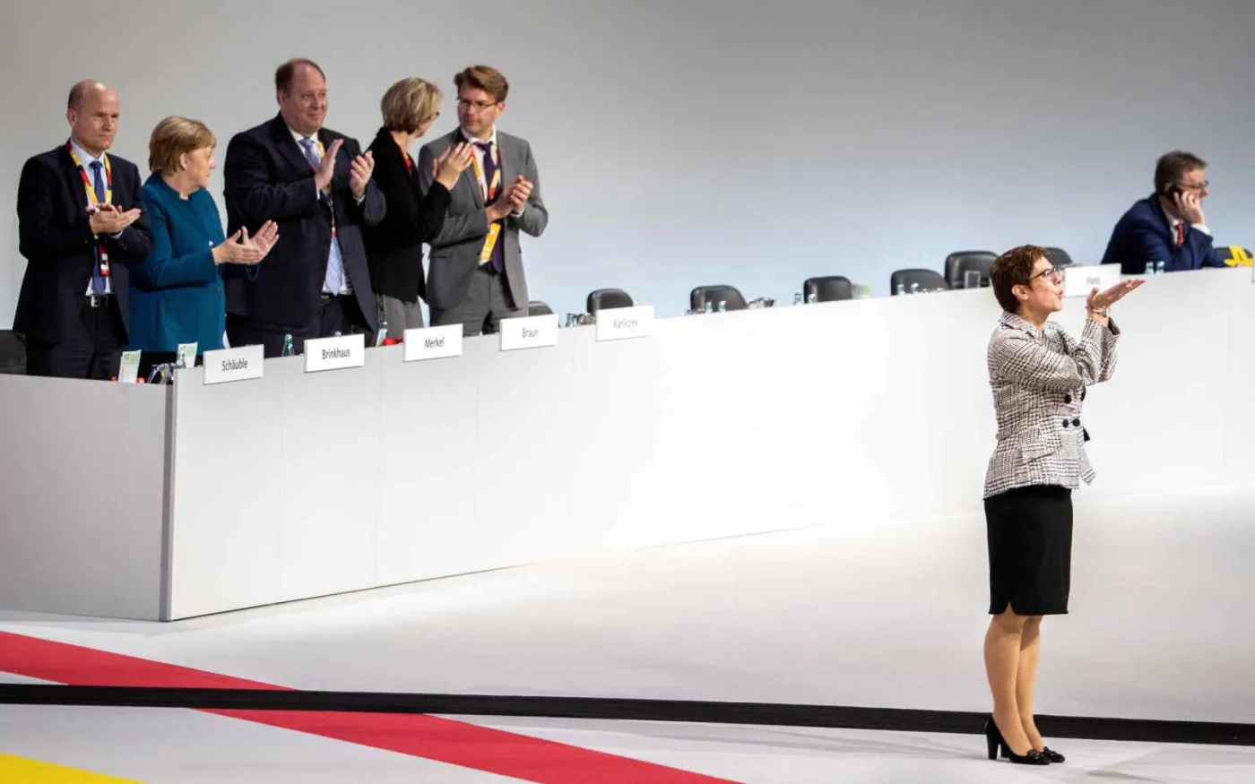 Koniec ery Merkel. Annegret Kramp-Karrenbauer nową szefową CDU