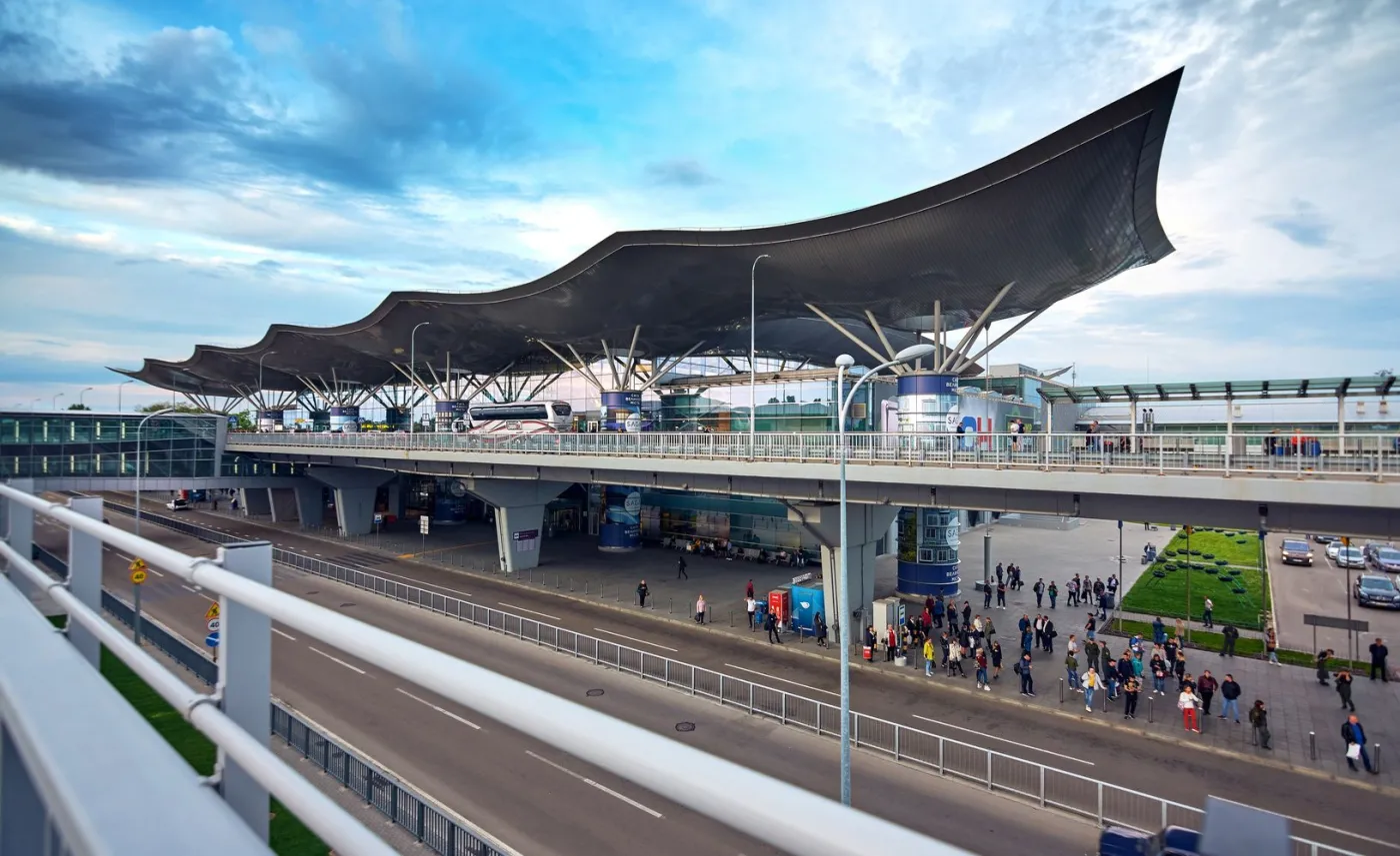 Ruch na lotnisku w Kijowie wrócił do normy. Mieszkańcy miasta zdradzają oznaki niepokoju