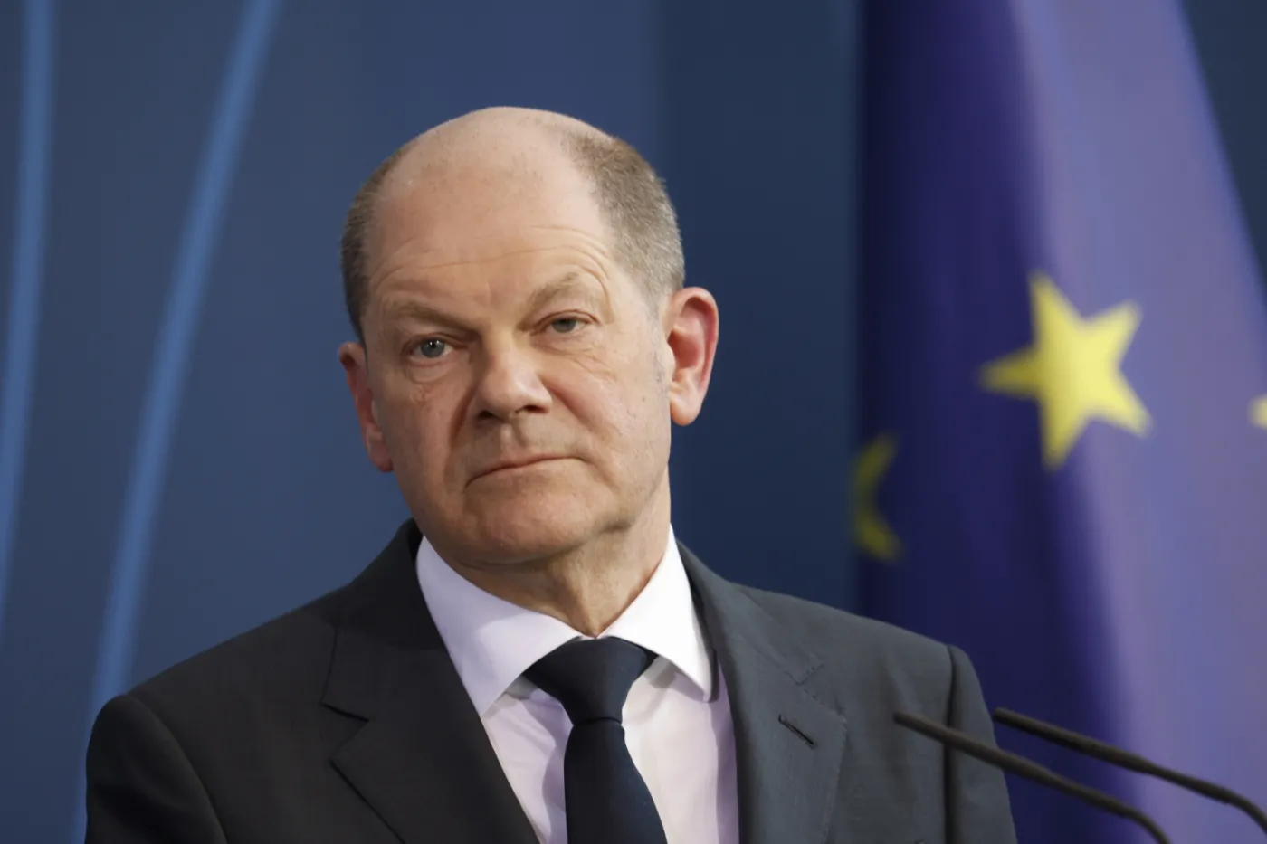 Scholz przeciwny natychmiastowemu wstrzymaniu importu ropy i gazu z Rosji