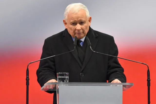 Kaczyński: Sprawa odpowiedzialności za katastrofę smoleńską jest aktualna [WYWIAD]