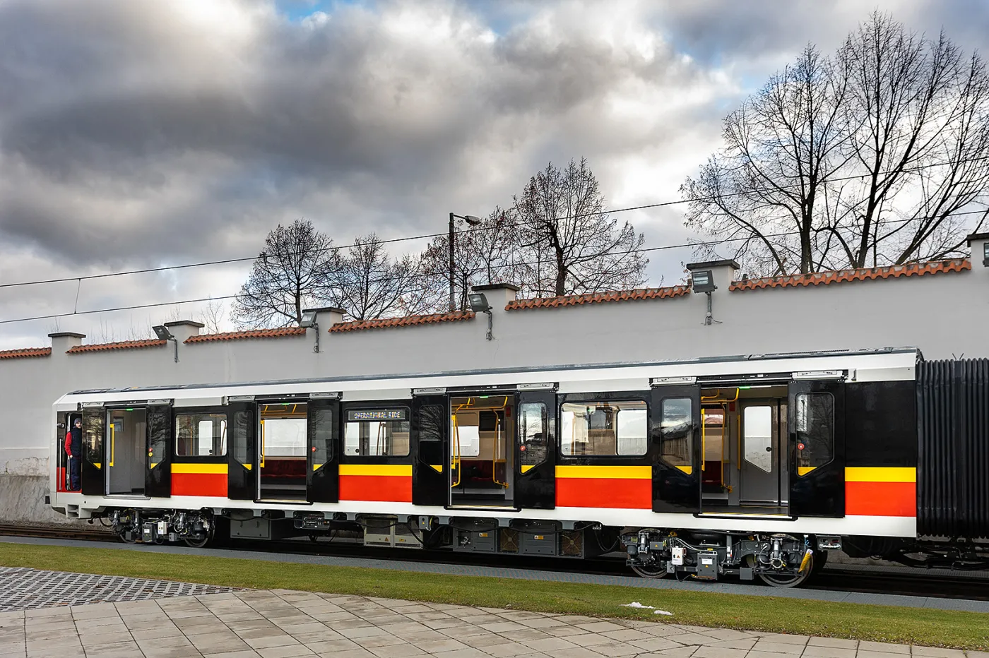 Nowe pociągi metra od Skody wyjadą na warszawskie tory w połowie września