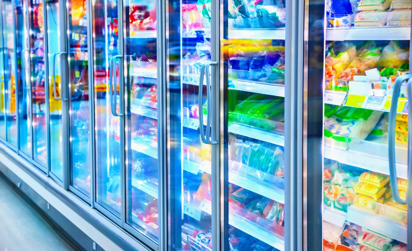 Liczba wizyt w dużych sklepach spadła o ponad 20 proc. [RAPORT]