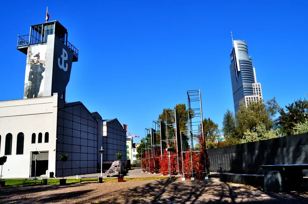 Muzeum Powstania zbyt polityczne?