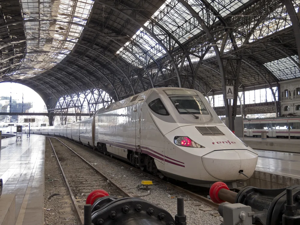 Rząd zainwestuje 200 mld zł w kolej dużych prędkości w całym kraju