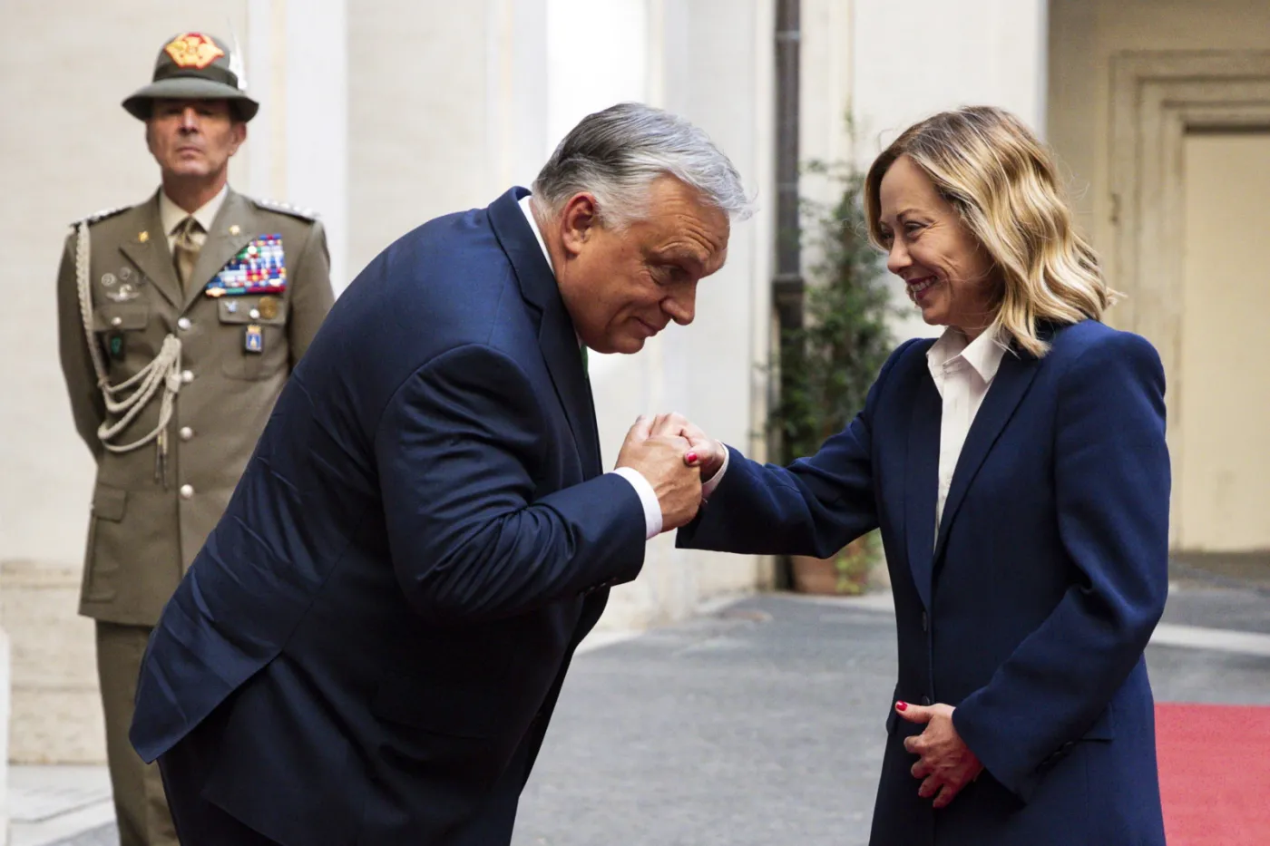 Meloni i Orban: Sojusznicy czy przeciwnicy? Nowe wyzwania przed Braciami Włochami i Fideszem