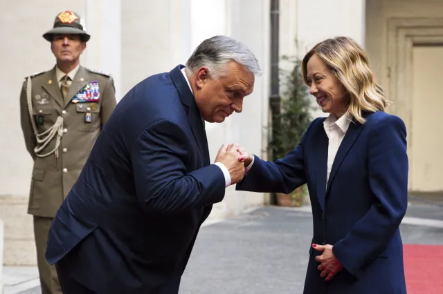 Meloni i Orban: Sojusznicy czy przeciwnicy? Nowe wyzwania przed Braciami Włochami i Fideszem