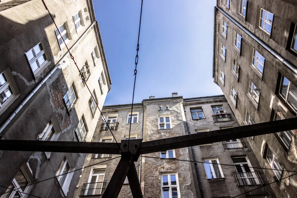 W Polsce jest już prawie 73 tys. gminnych pustostanów. Wielu nie uda się uratować