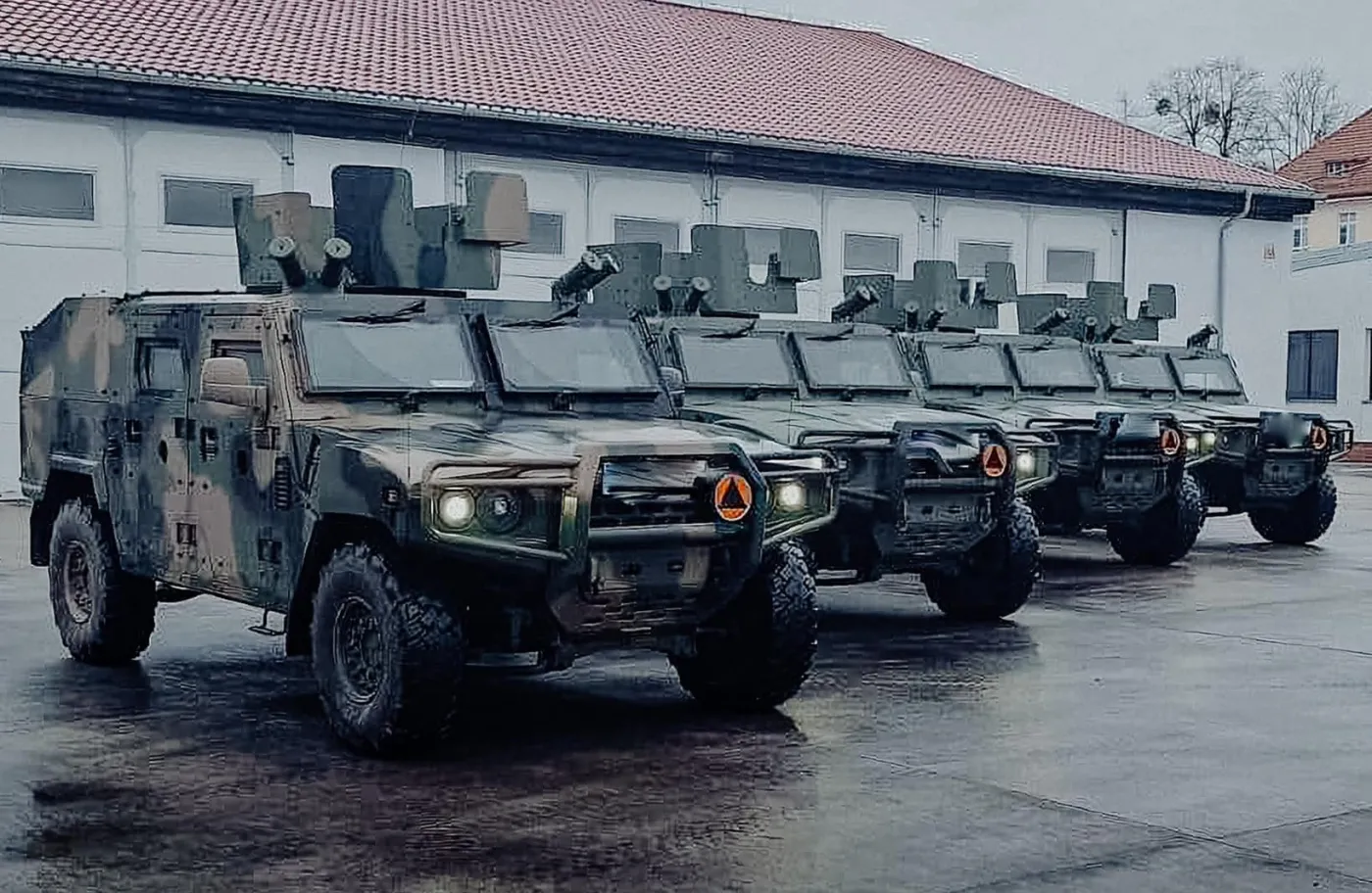 Pierwsze Legwany już zawitały do 20 Bartoszyckiej Brygady Zmechanizowanej (16 Dywizja Zmechanizowana). Wozy służyć będą w Morągu, gdzie znajdują sie także koreańskie czołgi K2.