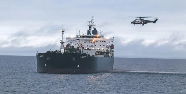 Estońska marynarka próbowała zatrzymać tankowiec Gabonu, gdy nadleciał rosyjski myśliwiec. Na miejscu nie zabrakło też Polaków i Portugalczyków!