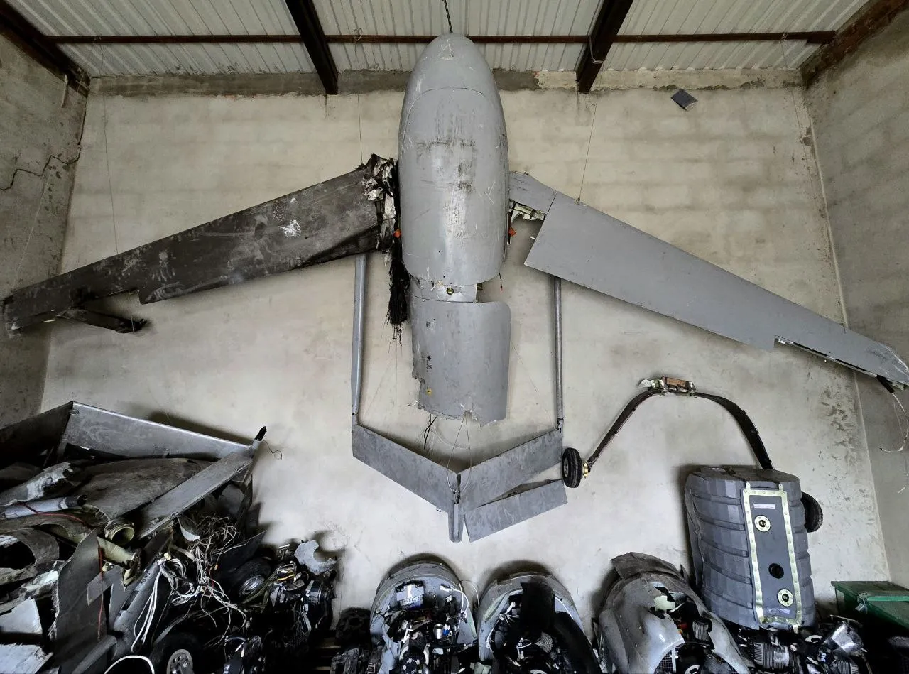 Magazyn pełen wraków dronów