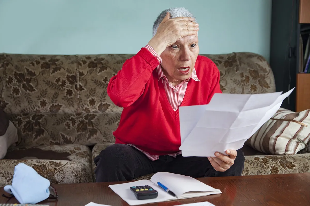 Pułapka renty wdowiej: ZUS potwierdza – we wrześniu 2025 wielu emerytów straci część 14. emerytury