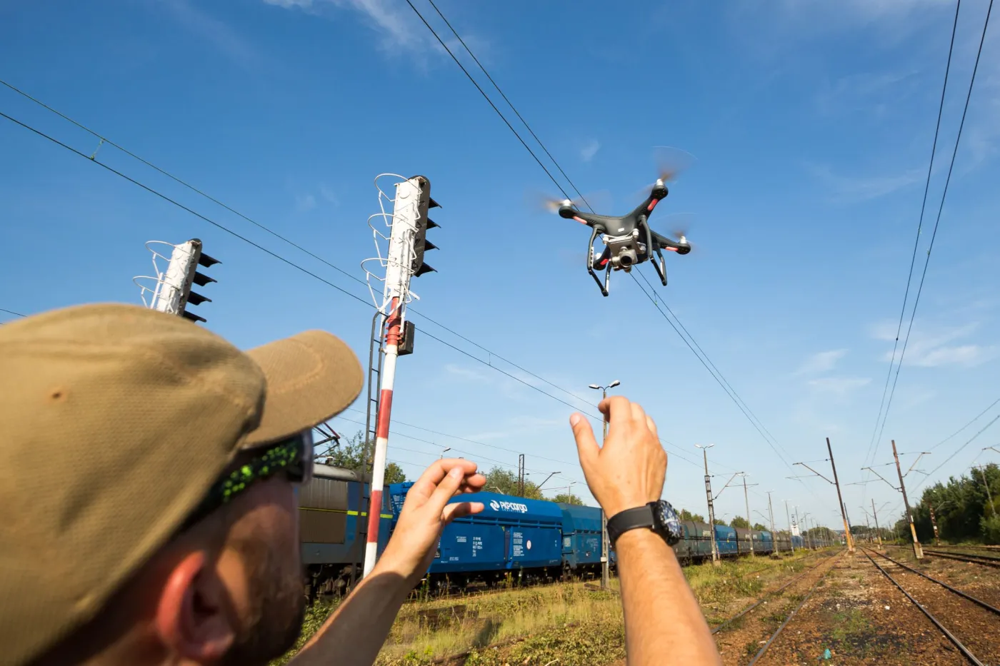 Operator drona podczas akcji