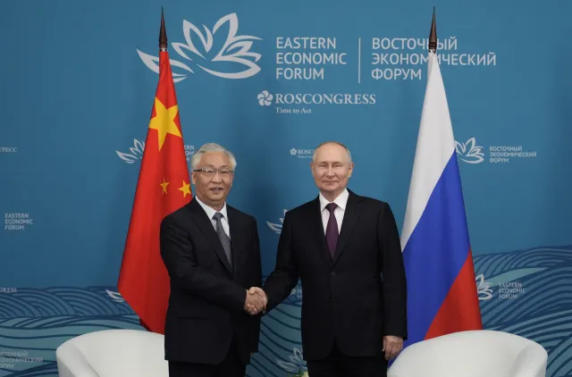 Nieformalny antyzachodni sojusz. "Chiny są skłonne współpracować z Rosją"