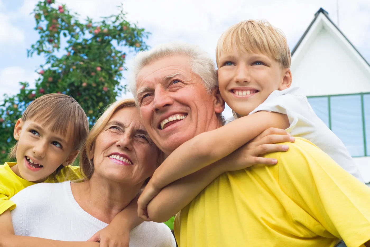 800+ dla emerytów za wychowane dzieci? Petycja w Sejmie budzi emocje. Czy świadczenie ma szansę wejść w życie?