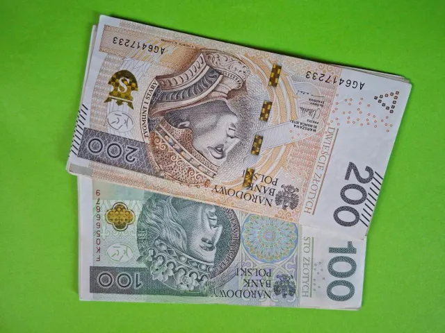 Wpłacasz gotówkę na konto? Po przekroczeniu tego limitu bank zgłasza transakcję