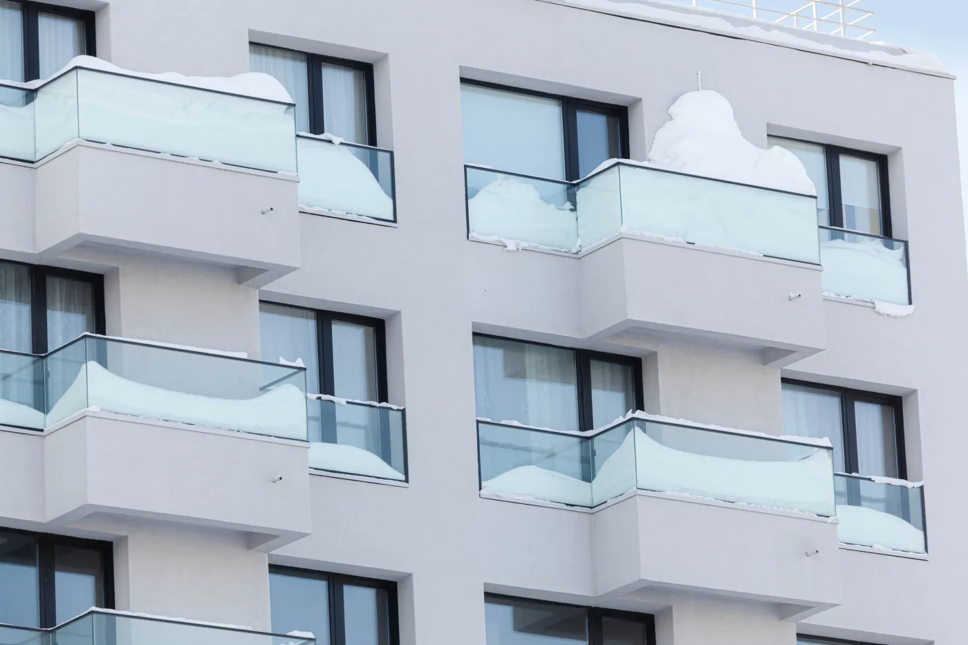 balkon, balkony, nieodśnieżony balkon, nieodśnieżone balkony, śnieg