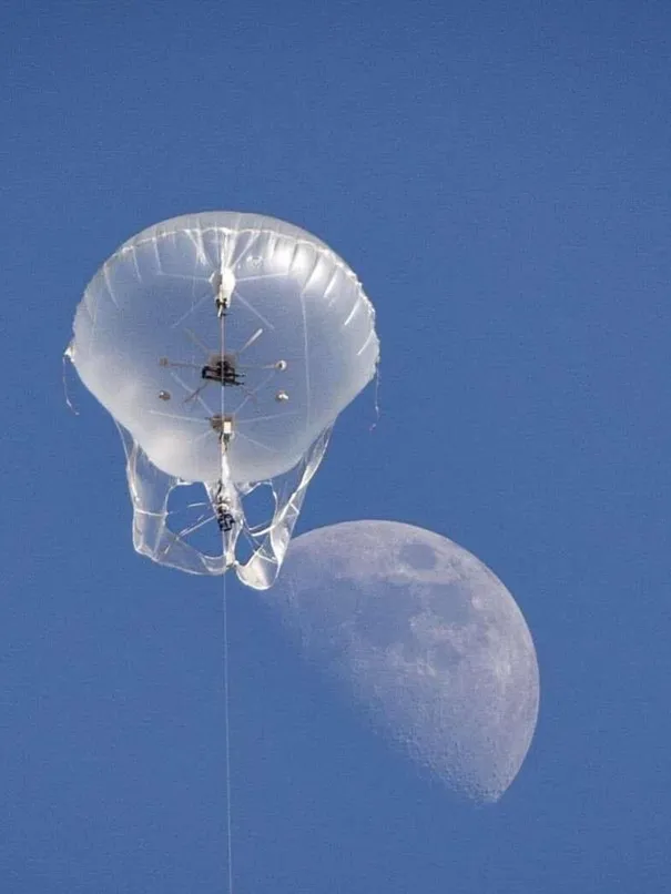 Balony kontra drony! Ukraińska firma pokazuje "powietrzne lotniskowce".