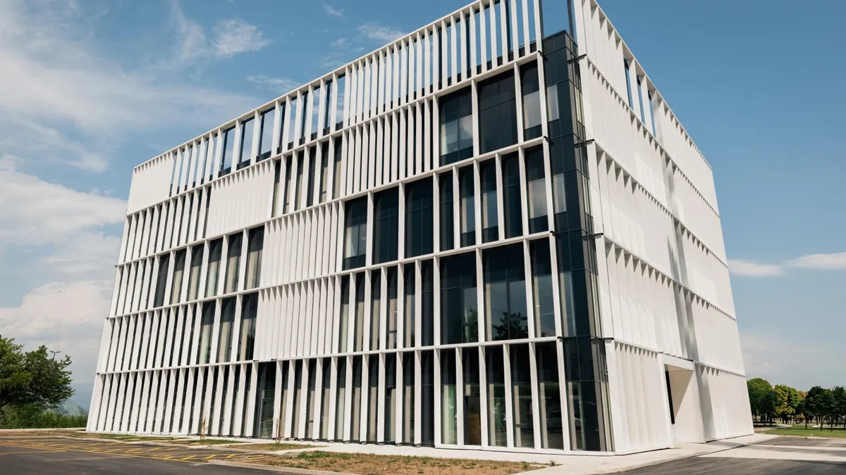 Sandoz wzmacnia własne kompetencje w obszarze leków biologicznych biorównoważnych, otwierając nowoczesne centrum rozwoju, aby wykorzystać możliwości „złotej dekady”