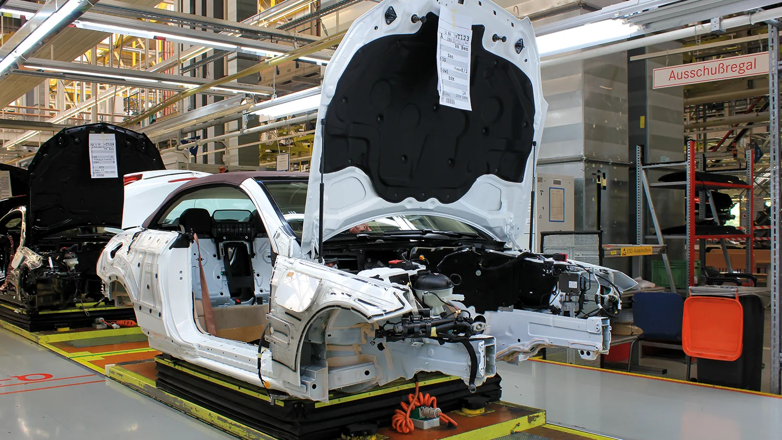Nawet 100 tys. miejsc pracy do likwidacji w Volkswagenie. Polska motoryzacja może odczuć to jako pierwsza
