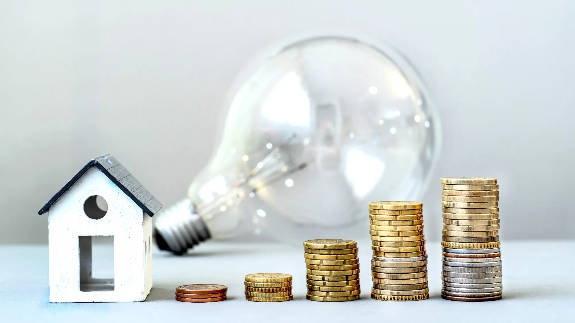 Drożeją ropa, gaz ziemny i węgiel. Ekspert o skutkach dla odbiorców energii