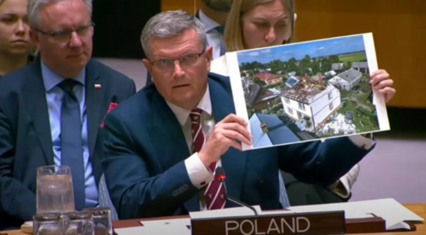 Nie dron, a rakieta! Skandal i informacyjna porażka polskiego rządu na oczach świata.