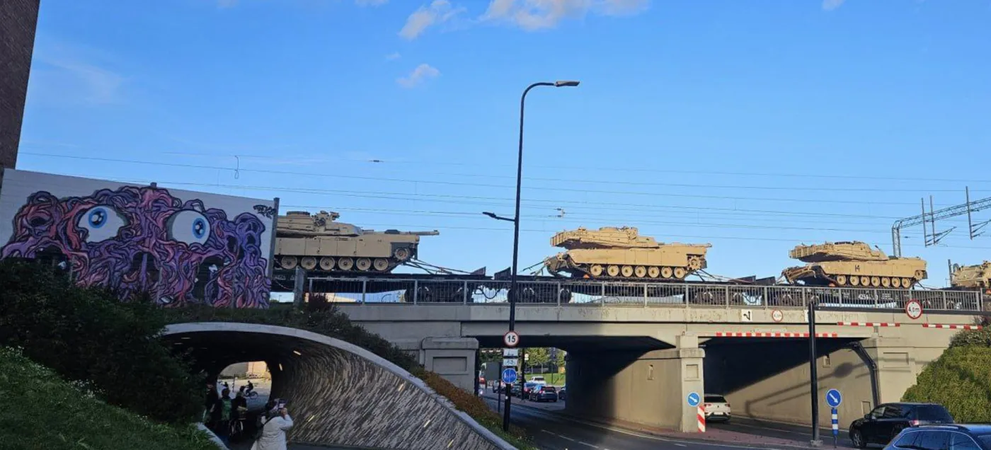 Amerykańskie Abramsy jadą w kierunku Rosji! Eszelony z czołgami - 100 km od granicy.