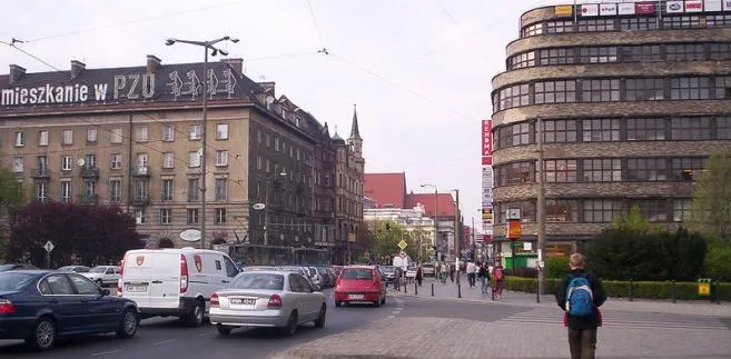 Analitycy: ulice handlowe zaczynają konkurować z centrami handlowymi