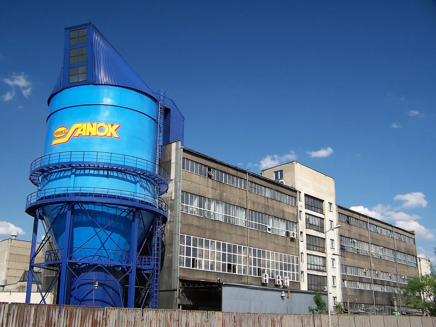 1437115-stomil-sanok-auto-lowdown-cc.jpg