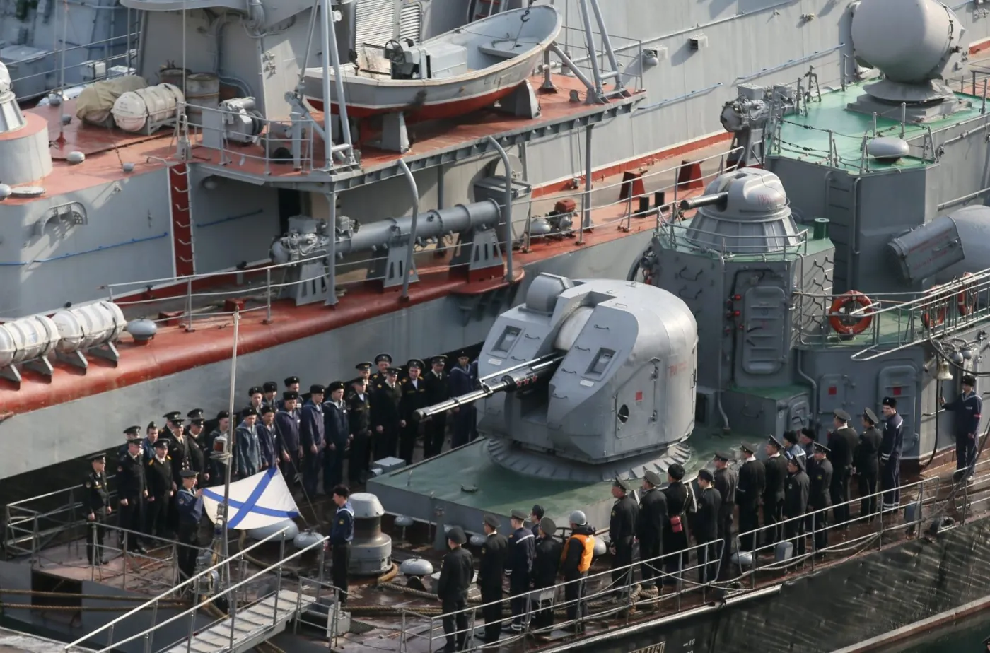 Rosyjski żołnierze na okręcie "Suzdalets" EPA/SERGEI ILNITSKY Dostawca: PAP/EPA.