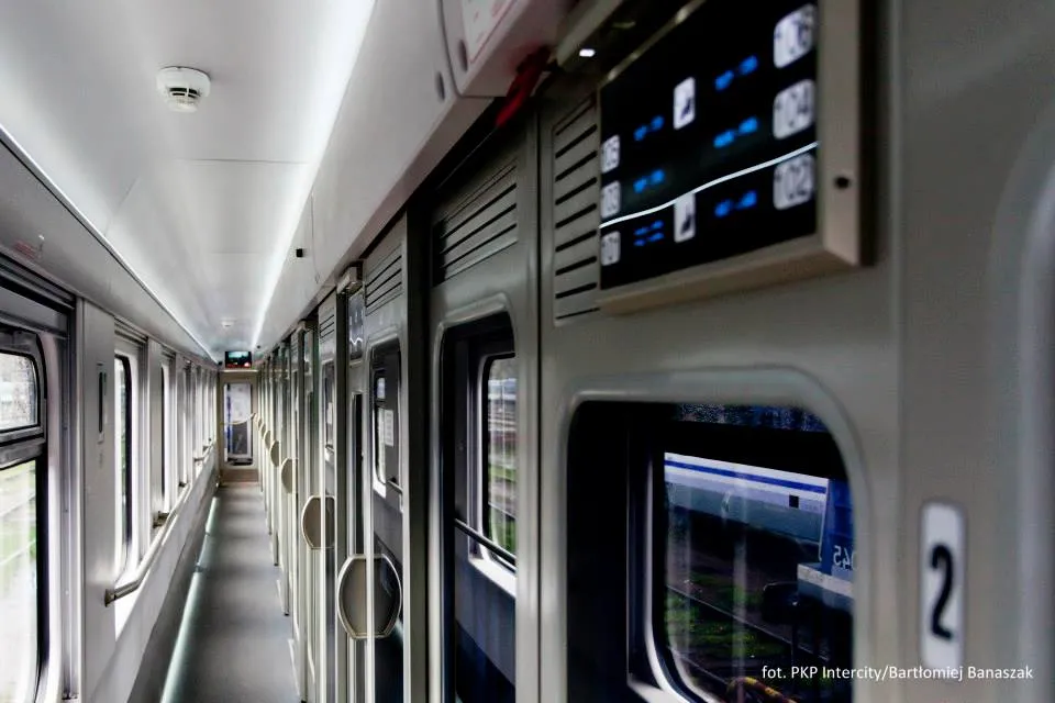 1750425-nowe-wagony-pkp-intercity-11.jpg