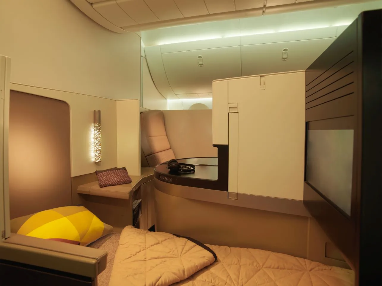 1770290-wnetrze-samolotu-linii-etihad.jpg