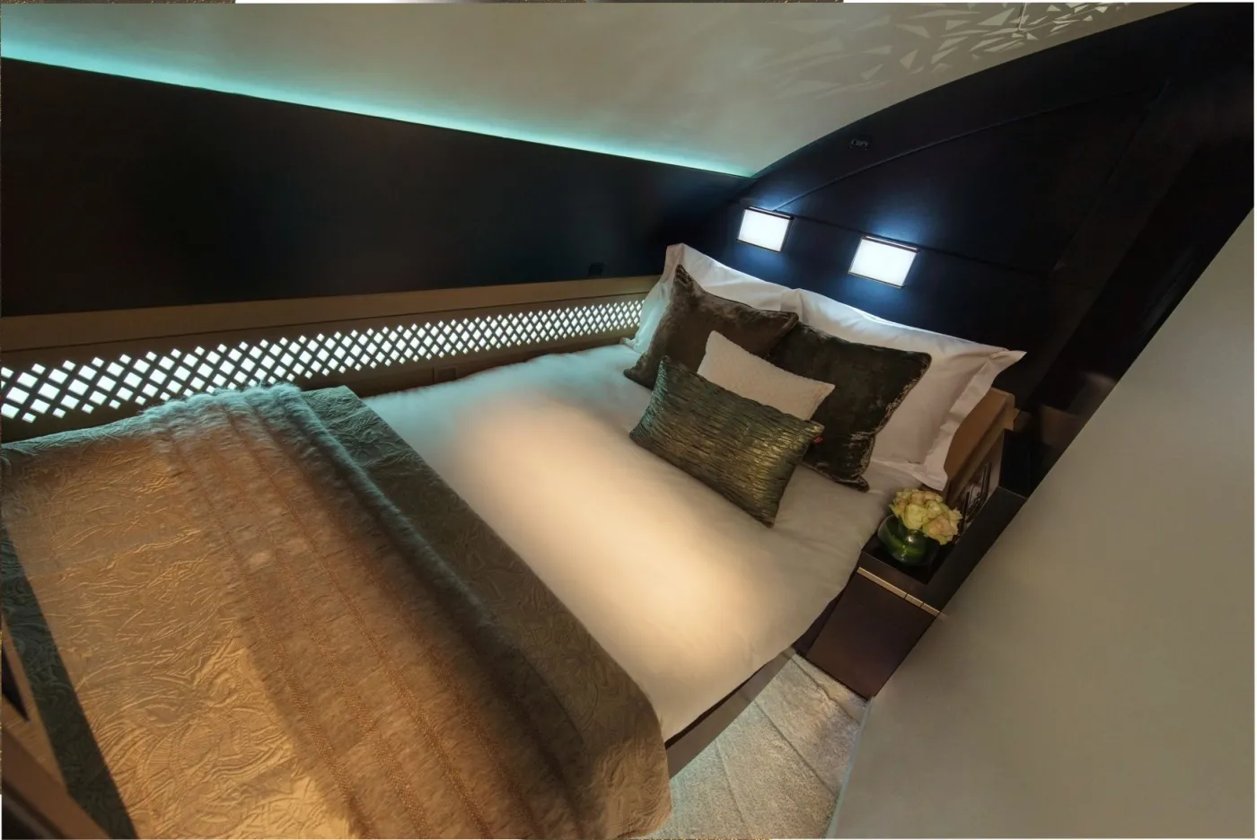 1770397-wnetrze-samolotu-linii-etihad.jpg