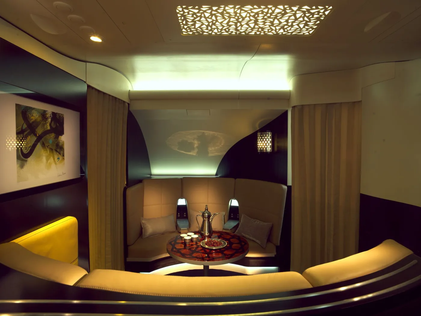 1770307-wnetrze-samolotu-linii-etihad.jpg
