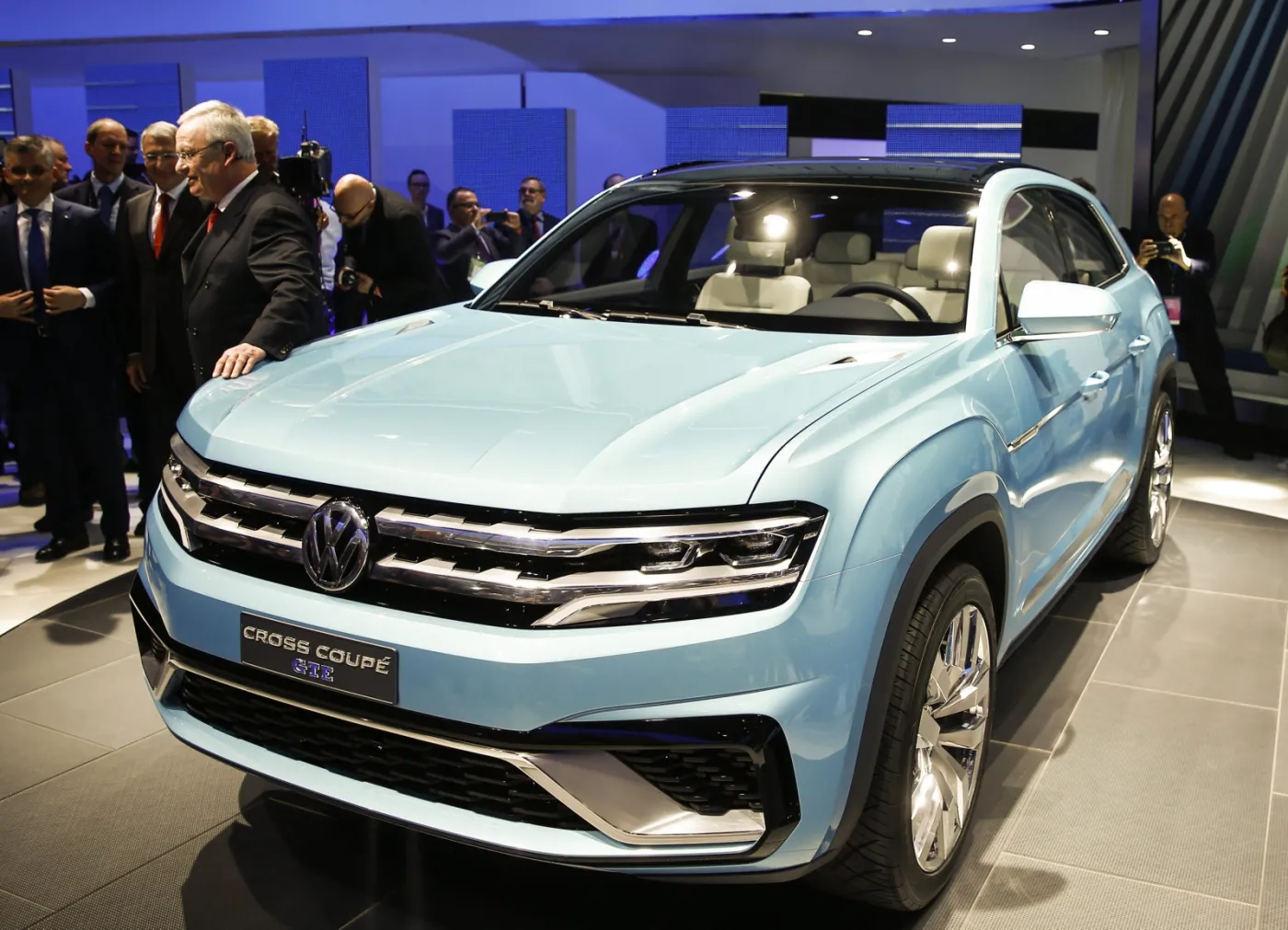 Volkswagen Cross Coupe GTE - SUV 