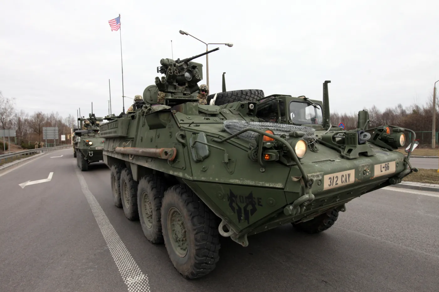 2122540-amerykanski-konwoj-wojskowy-na.jpg