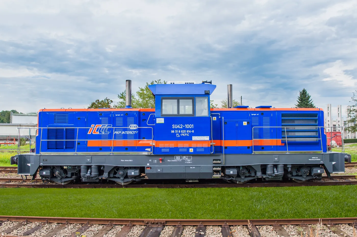 2178266-takie-lokomotywy-beda-ciagnely.jpg