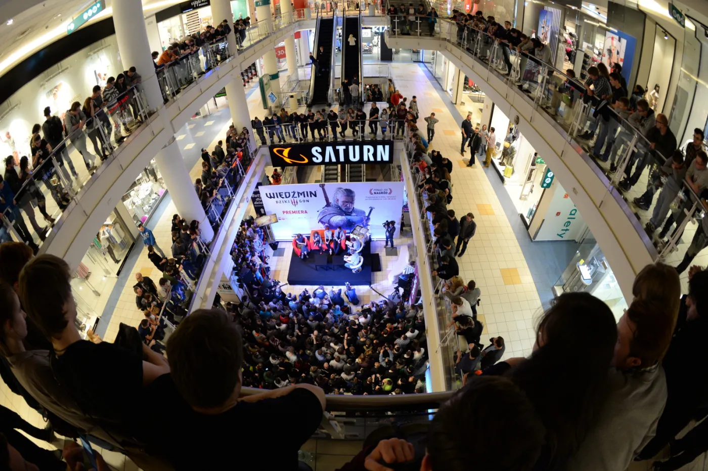 Tłumy na premierze gry "Wiedźmin 3: Dziki Gon" [ZDJĘCIA]