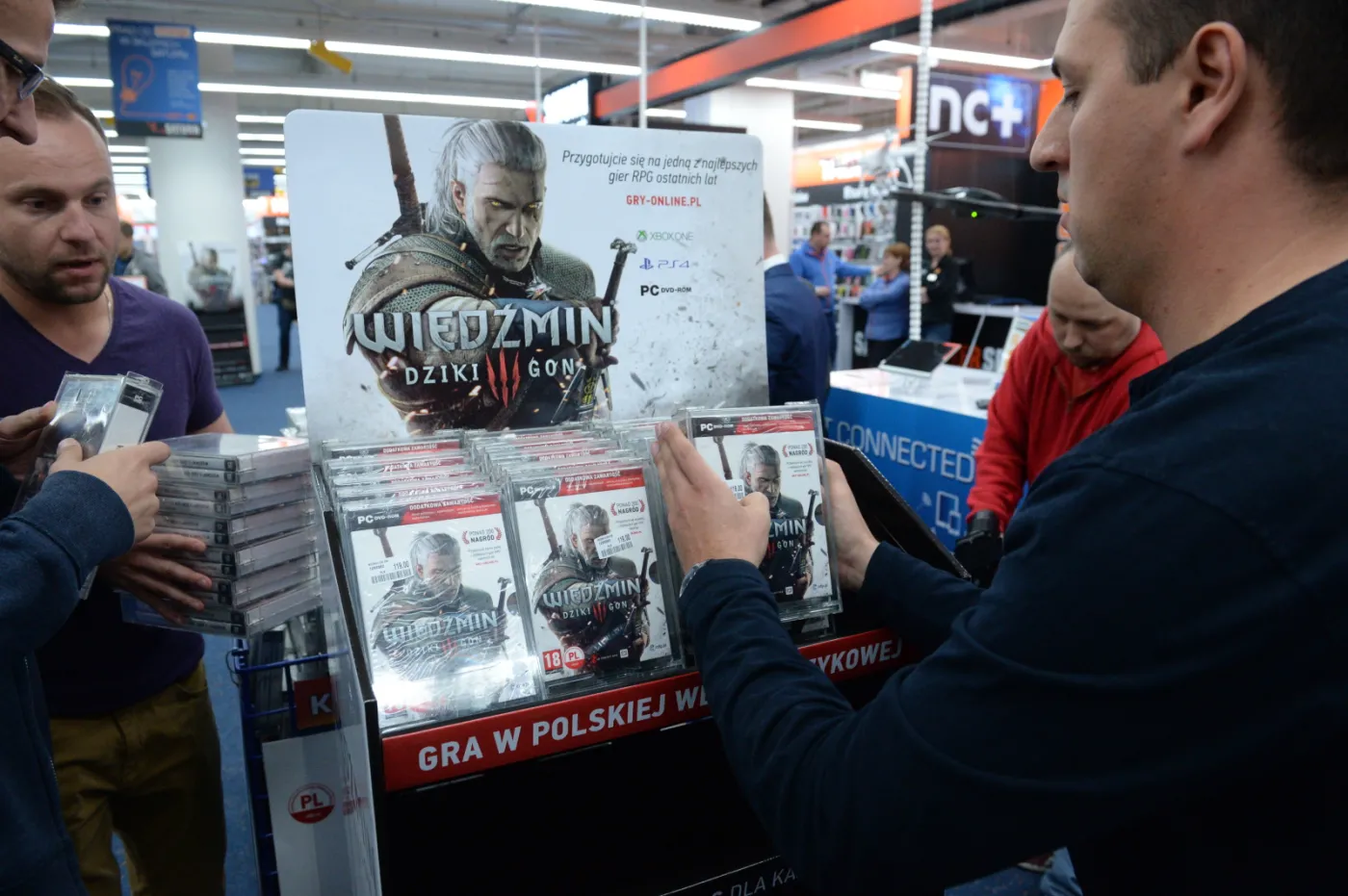 2184285-ruszyla-sprzedaz-gry-wiedzmin.jpg