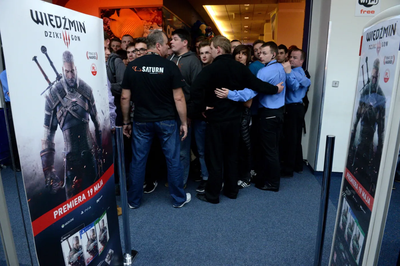 2184381-ruszyla-sprzedaz-gry-wiedzmin.jpg