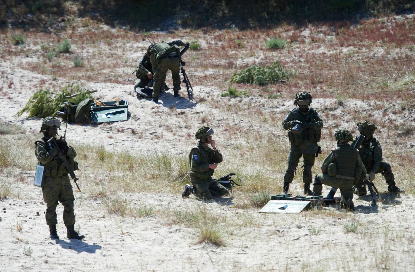 2218564-zolnierze-na-poligonie-podczas.jpg