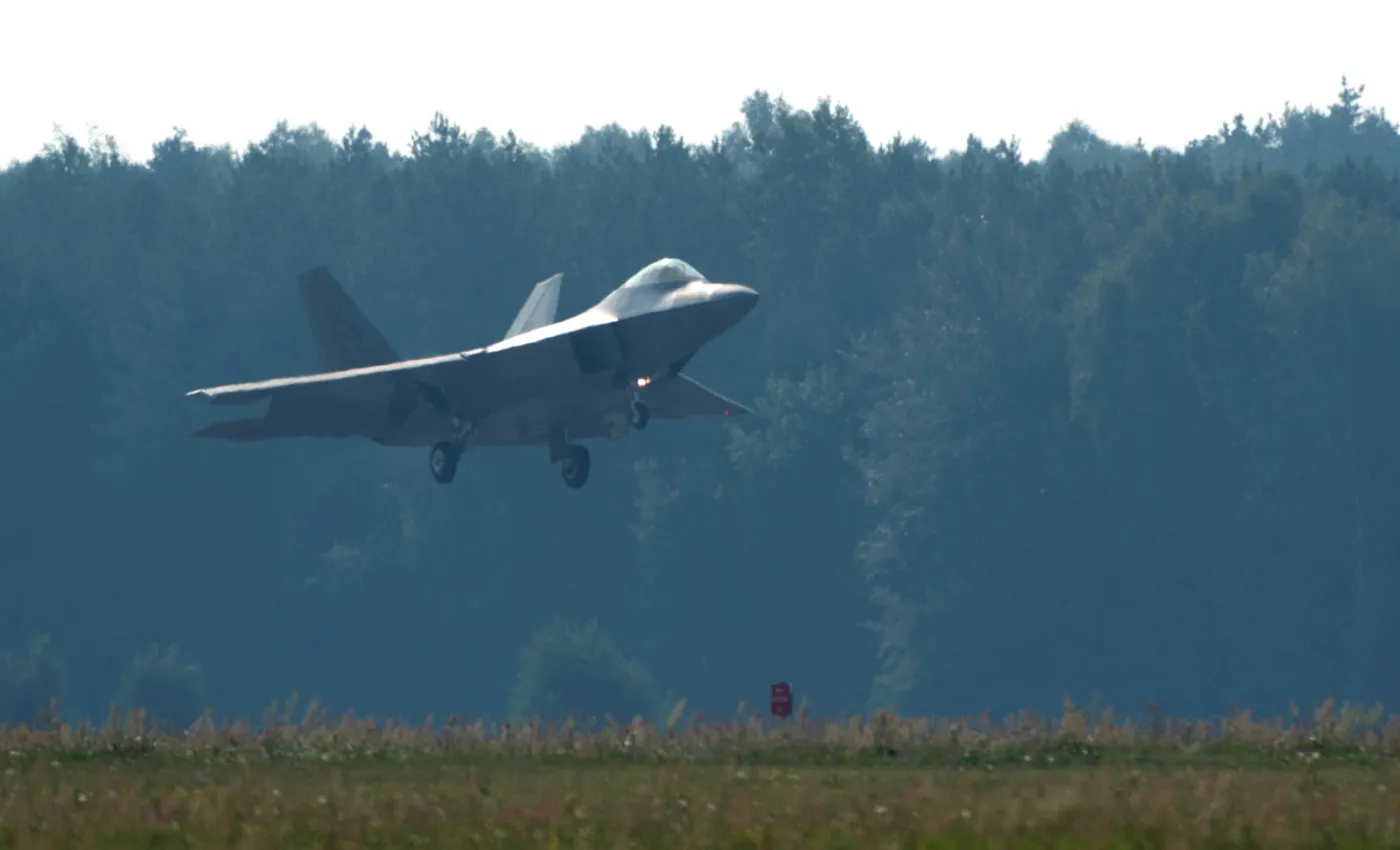 2291603-amerykanski-samolot-mysliwski.jpg