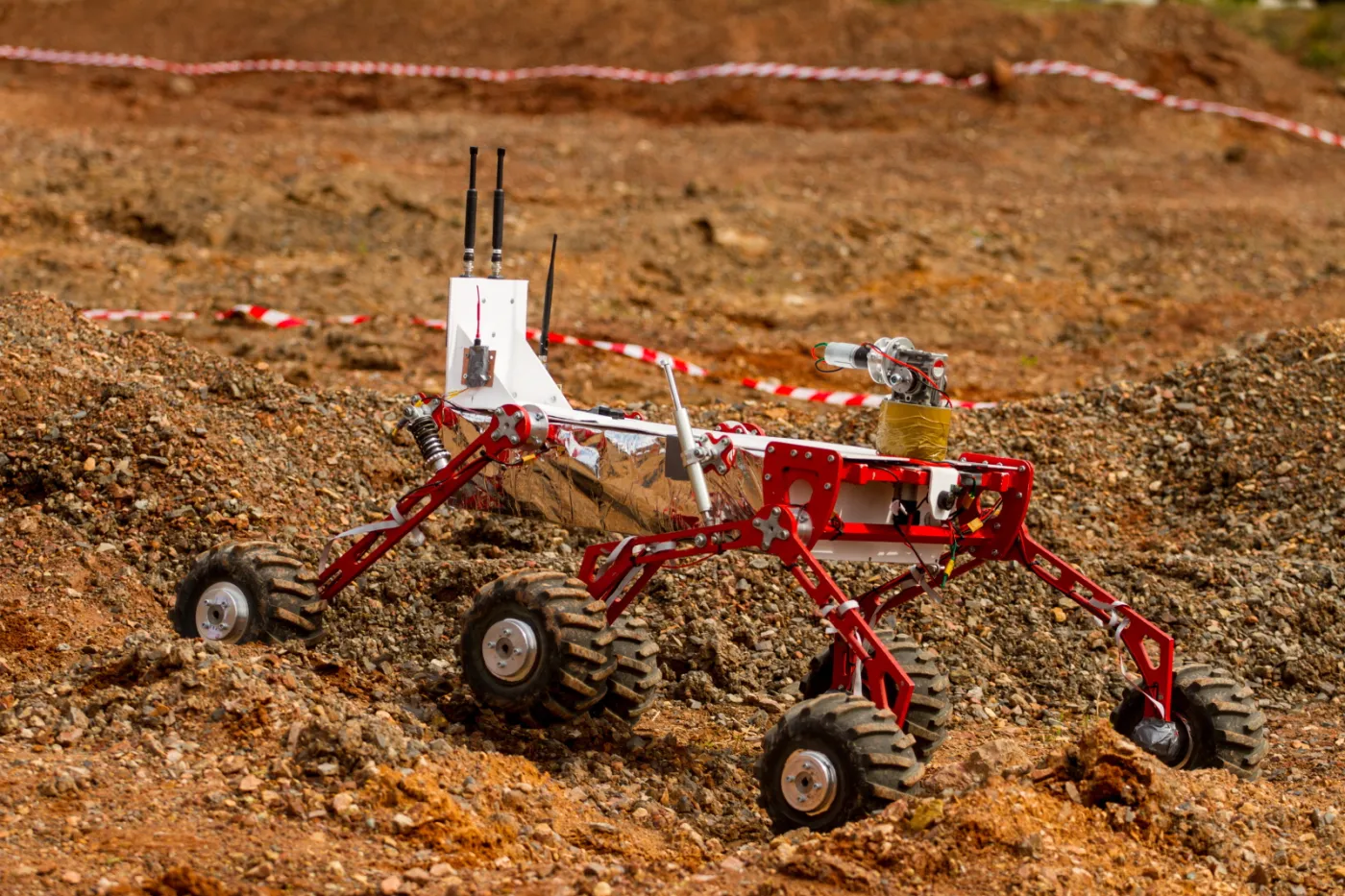 European RoverChallenge 2015: kanadyjski łazik marsjański bezkonkurencyjny [ZDJĘCIA]