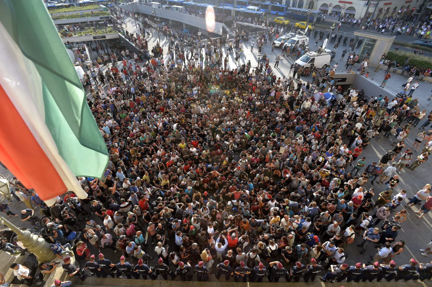 Chaos na dworcu w Budapeszcie. Imigranci wdarli się do środka