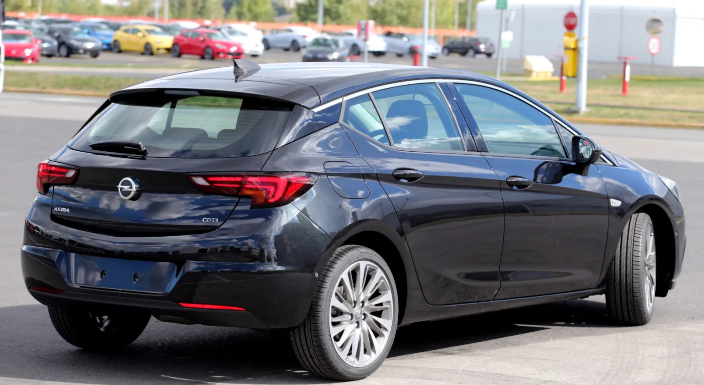 2324891-nowy-opel-astra-zaprezentowany.jpg