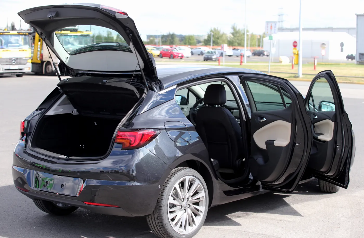 2324907-nowy-opel-astra-zaprezentowany.jpg