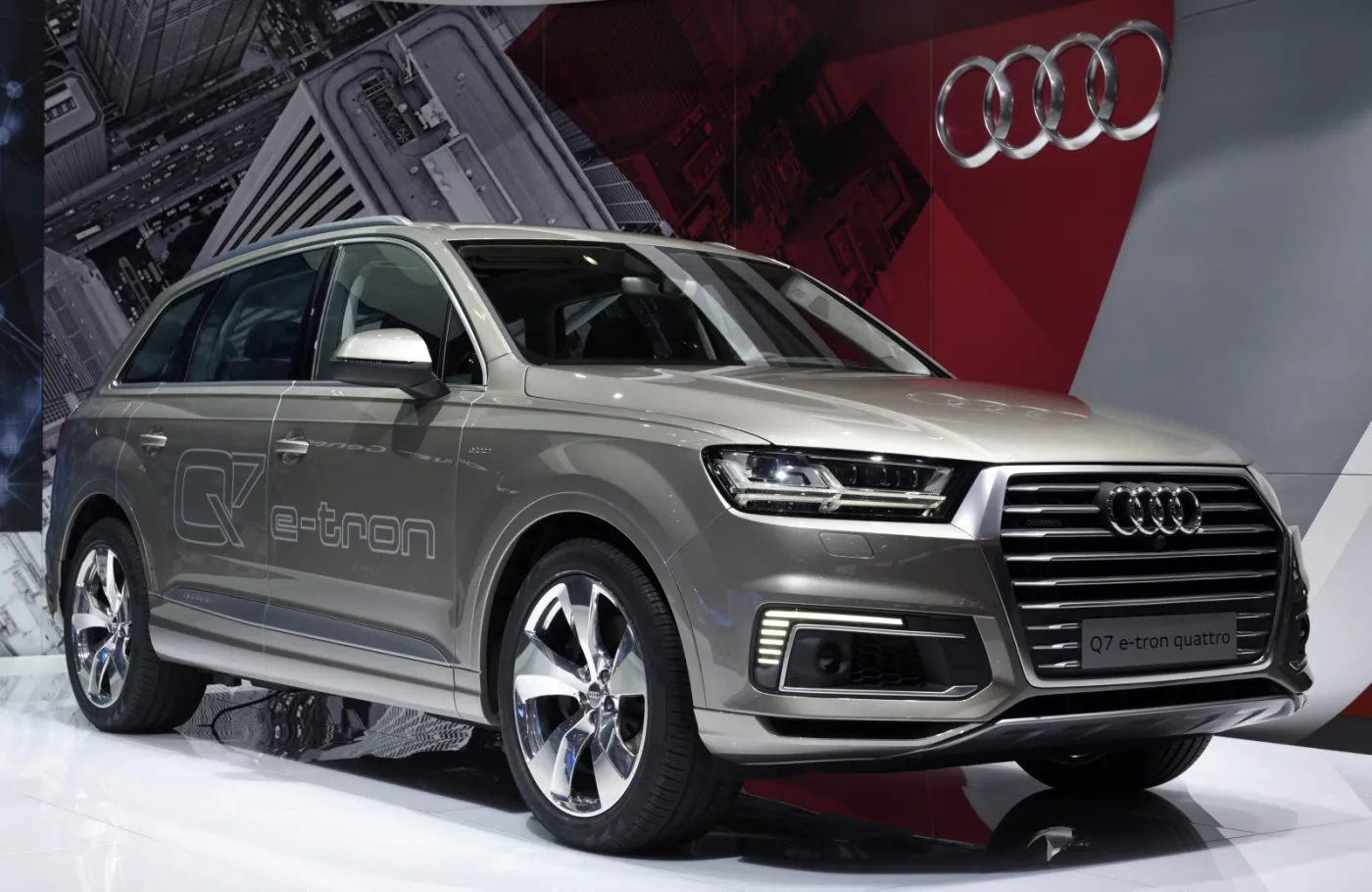 2358447-tokyo-motor-show-2015-audi-q7.jpg