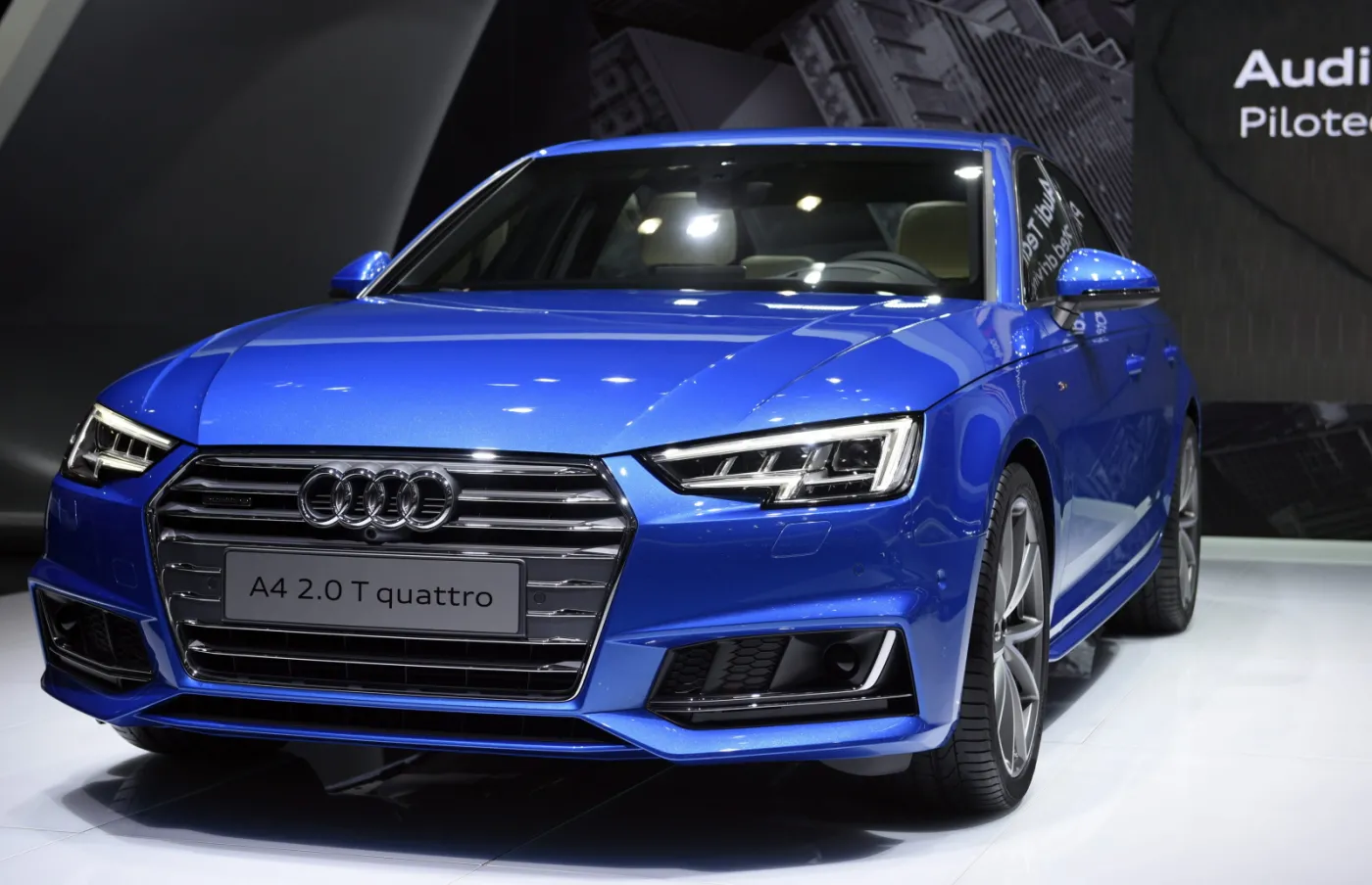 2358431-tokyo-motor-show-2015-audi-a4.jpg