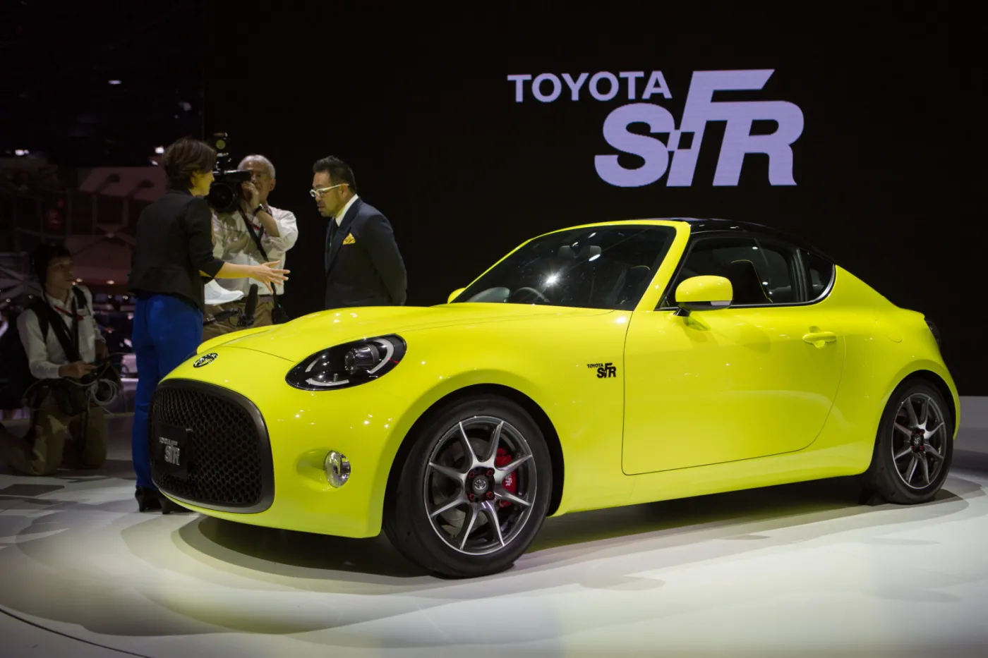 2358656-tokyo-motor-show-2015-toyota.jpg