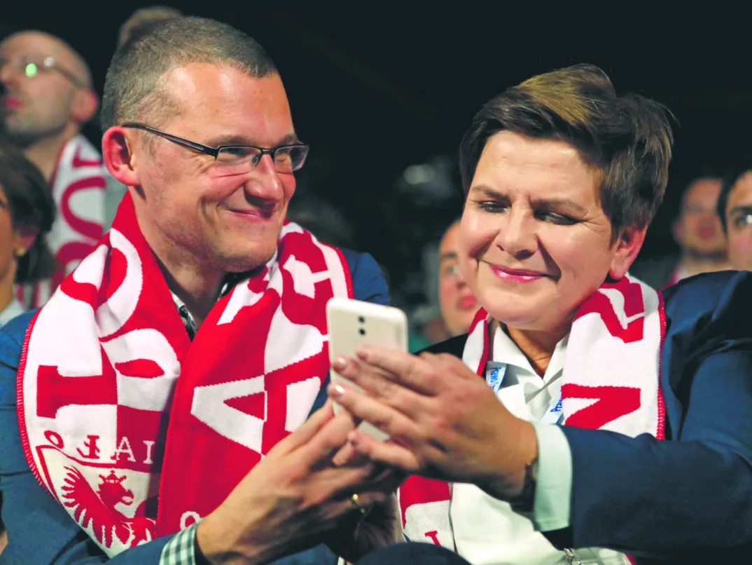 Paweł Szefernaker zaproponował Beacie Szydło stworzenie wewnętrznej komórki PiS od komunikacji w sieci