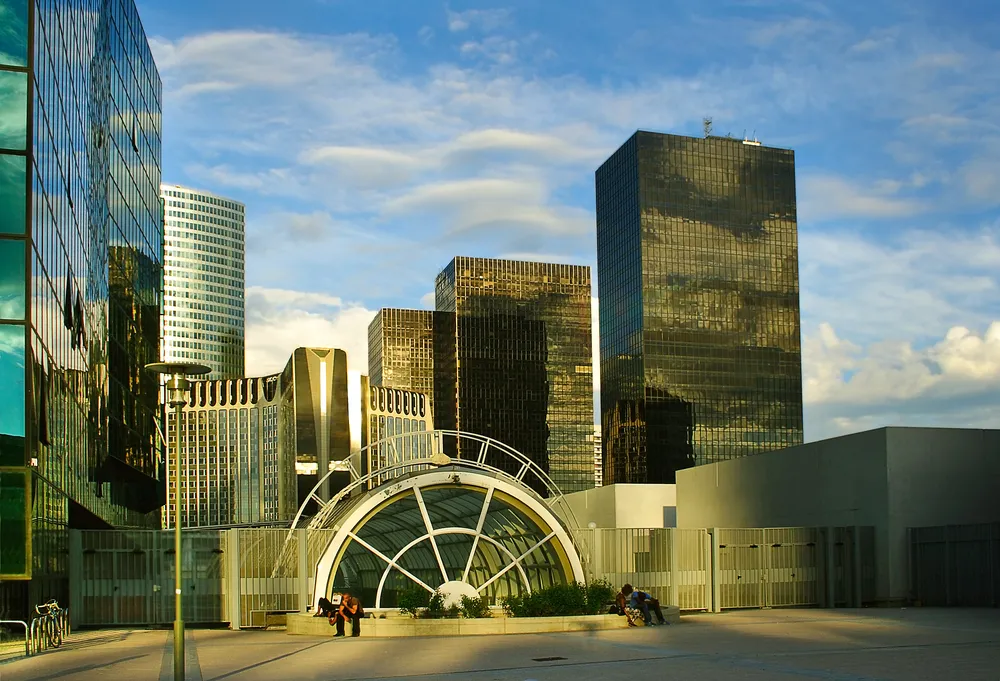 Biznesowa dzielnica Paryża La Defense. 